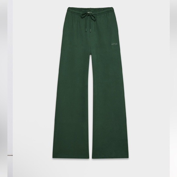 Aritzia Pants - NWOT Aritzia Cozy Sweatfleece Mega Flutter™ Sweatpant XS